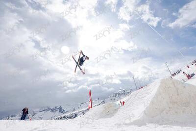 UNKNOWN Skier